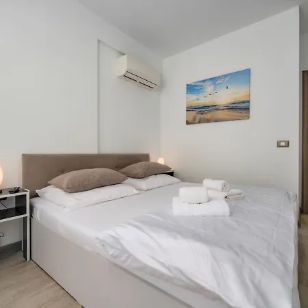 Dez Adela Appartement *